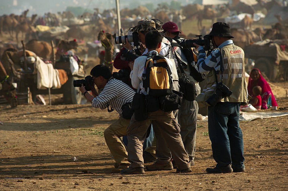 Grupa japońskich fotografów (Pushkar Camel Fair)